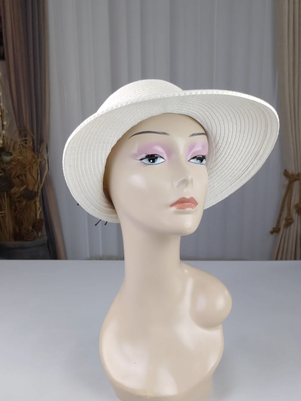 Classic Women's Wide-Brim Straw Sun Hat - White
